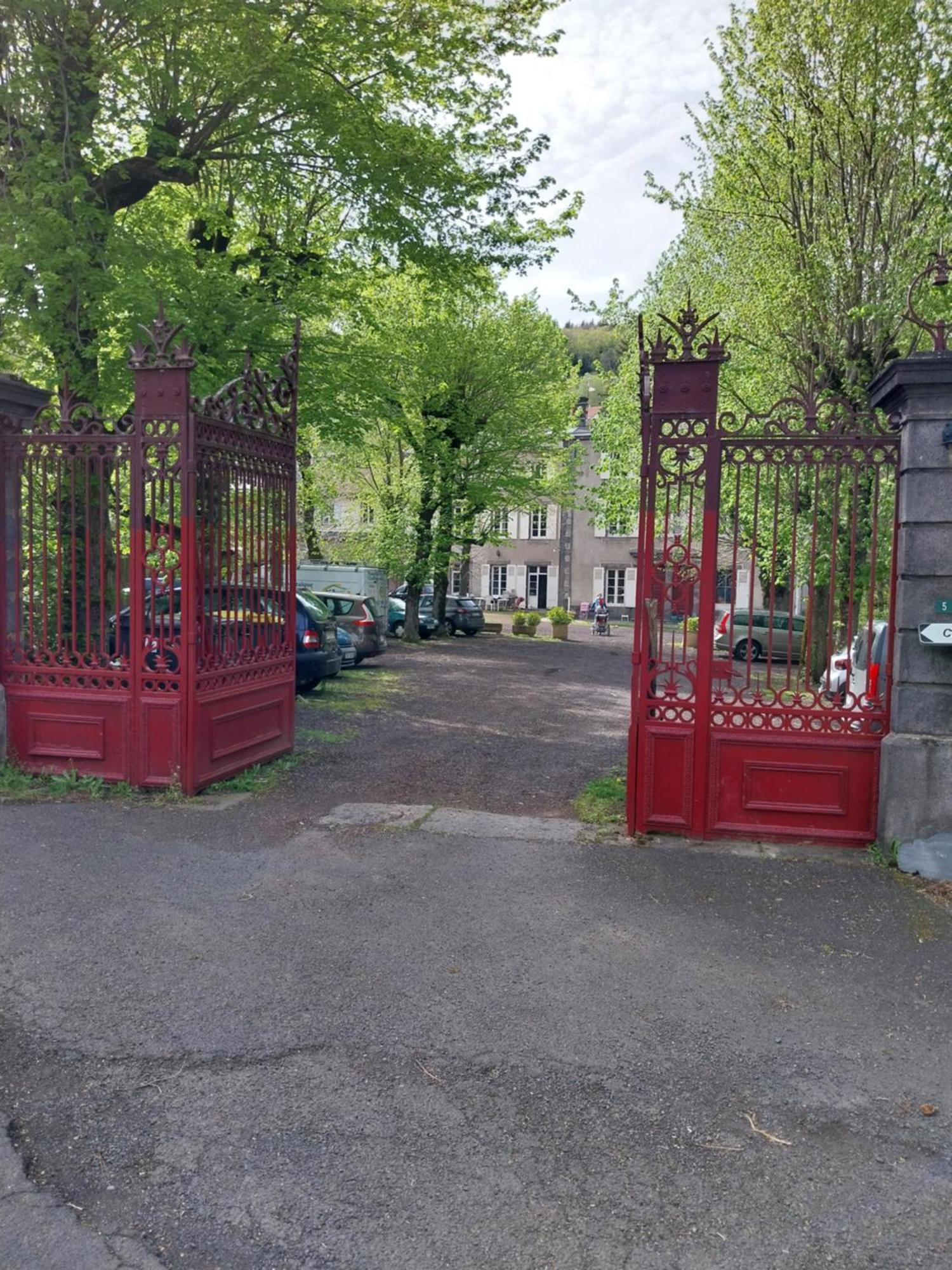 Chambres D'Hotes Au Domaine Des Possibles Orcines Exterior foto